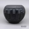 Dora Tse Pe, spsi3c060, Micaceous bowl with a lightly carved and painted ring-of-feathers geometric design - Image 2