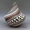 Sandra Victorino, zzac2m104, Polychrome jar with feather and geometric design - Image 4